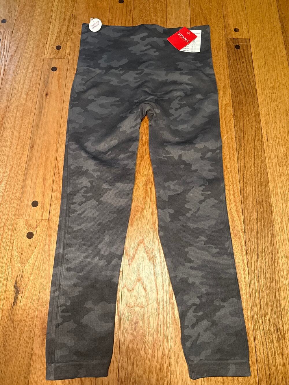 NEW Spanx Look At Me Now Camo Seamless Leggings Cropped M NWT